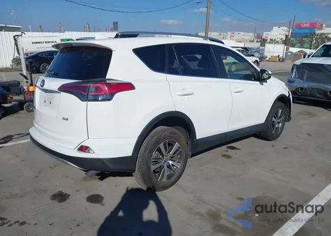 2016 Toyota Rav4 Xle z USA, uszkodzony, nr VIN JTMWFREV7GD089571